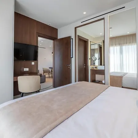 Maravilla Luxury Living &