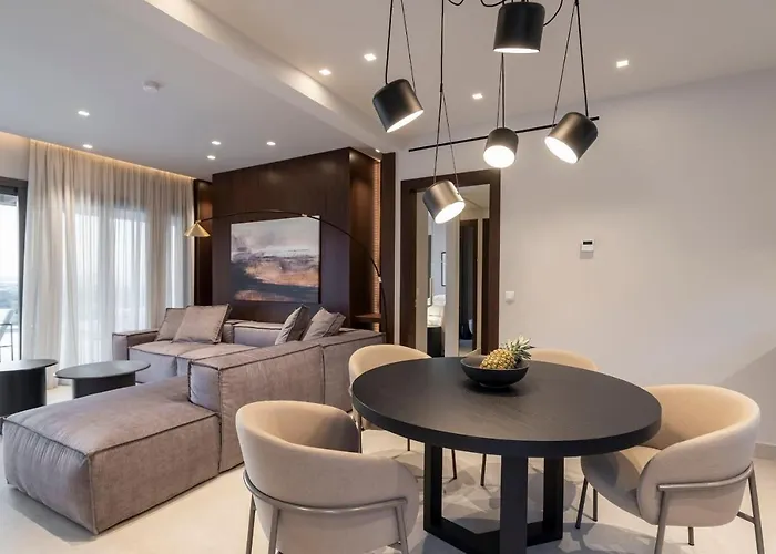 Maravilla Luxury Living &