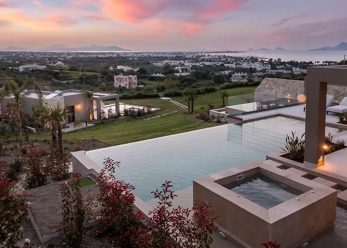 Maravilla Luxury Living &